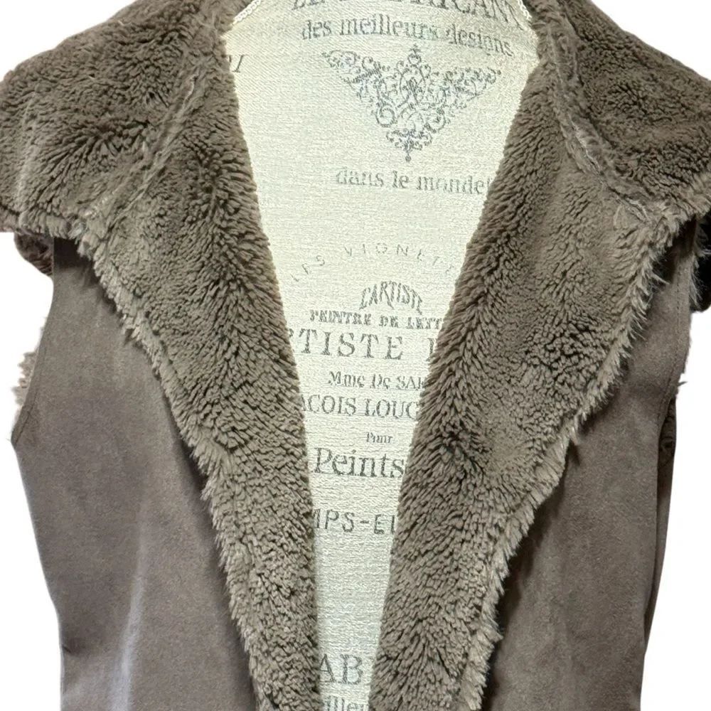 Dylan Faux Fur Sleeveless Reversible Women's Hooded Vest Taupe Brown XL - Picture 3 of 15